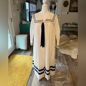 1980’s Lindsey Blake nightgown and robe set